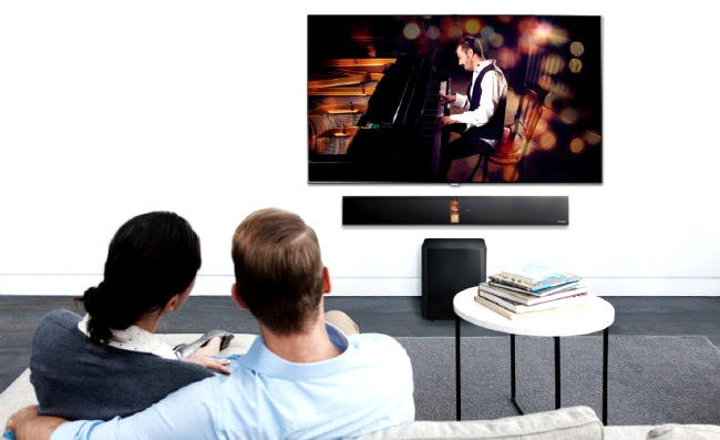 familia mirando tele